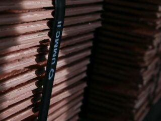 Cobre toca mínimo de un mes; dólar fuerte exacerba tendencia negativa