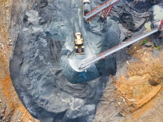 Minera peruana compró depósito de tierras raras en Chile por US$ 56 millones a fondo ligado a LarrainVial