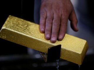 Oro se beneficiará si China se recupera con fuerza de la segunda ola del virus: Goldman