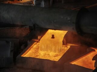 Análisis de Bloomberg: la política en Chile se vuelve en contra de la minería del cobre