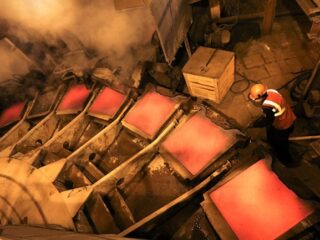 El desplome del cobre ante fantasma de recesión mundial: Cae a su menor precio en 17 meses y anota baja semanal de 4%