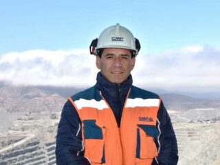 “La industria del hierro tiene un modelo de negocios muy diferente a la del cobre”