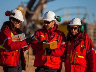 Esfuerzos de las mineras para atraer a más mujeres no surtieron efecto