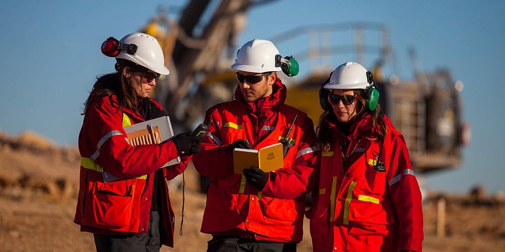 Esfuerzos de las mineras para atraer a más mujeres no surtieron efecto