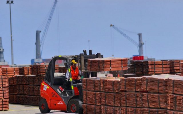 Cobre sube por paro nacional, preocupación en mercados por el suministro del metal