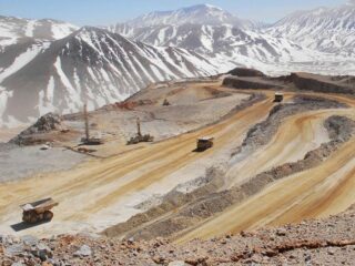 Desarrollo sostenible y que parte de los impuestos queden en regiones: las propuestas de las grandes mineras para la nueva Constitución