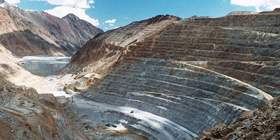 Minera del grupo Luksic anuncia posible reducción en su producción de cobre para 2021 ante intensa sequía