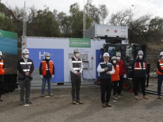 Anglo American genera la primera molécula de Hidrógeno Verde para vehículos cero carbono en Chile