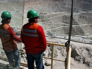 Sindicato de Escondida y empresa logran acuerdo que evitaría huelga: Debe ser ratificado por las bases