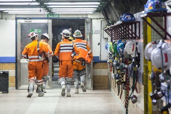 Dos sindicatos de División Andina rechazaron la nueva oferta de Codelco y corre el riesgo de huelga