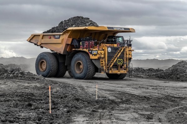 BHP y Caterpillar se unen para acelerar desarrollo de camiones mineros con cero emisiones