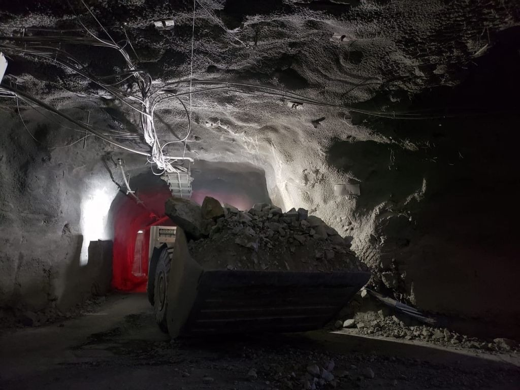 Grupo Komatsu Cummins consolida resultados de su primera pala híbrida para minería subterránea en Chile