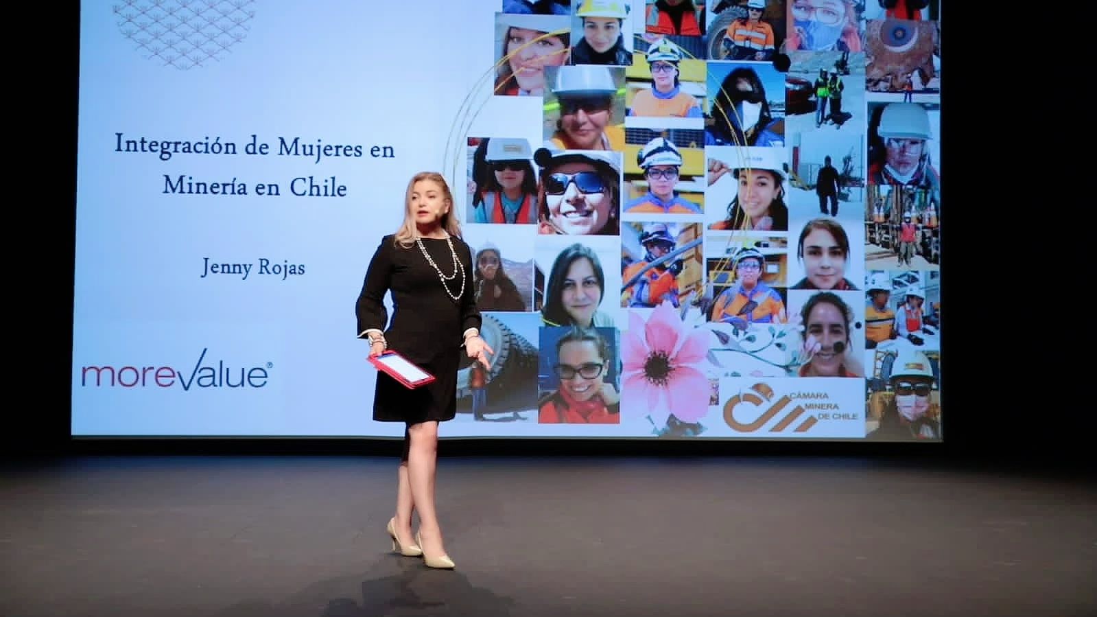 Exposición de Jenny Rojas en el 1° Encuentro Internacional de Mujeres Líderes de las Américas