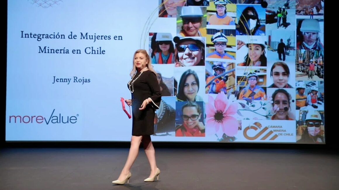 Exposición de Jenny Rojas en el 1° Encuentro Internacional de Mujeres Líderes de las Américas