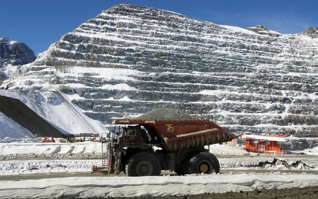 Anglo American reduce expectativas de producción para este año por desafíos de disponibilidad de agua que enfrenta Los Bronces