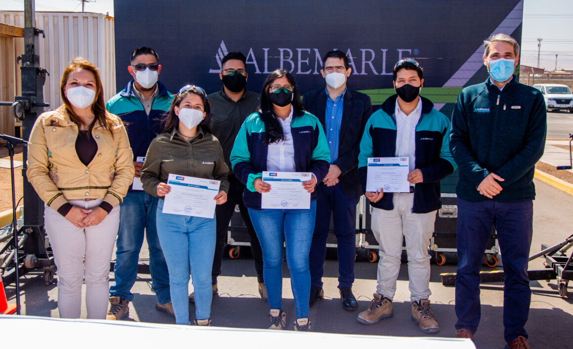 Sence y Albemarle firmaron un convenio para contratar a 40 jóvenes de la Región de Antofagasta como operadores de planta en 2022