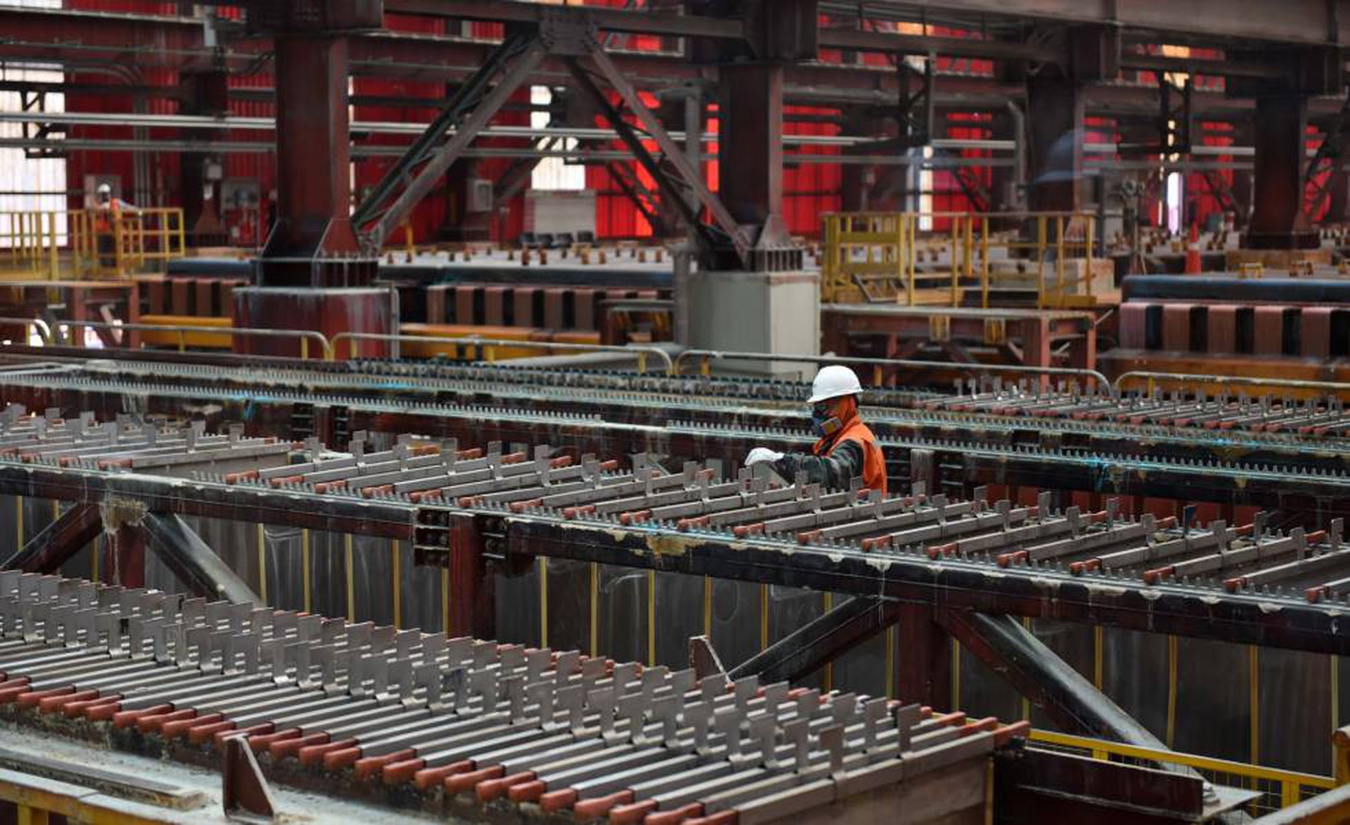 Primas del cobre en China tocan récord por escasez de existencias y problema de IVA