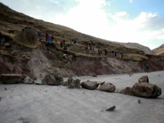 Mayor mina de cobre de Perú sigue bloqueada a la espera de negociaciones