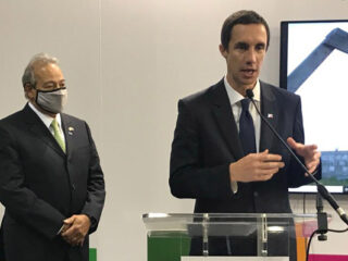 Jobet anuncia que Chile duplicará su capacidad para almacenar energía en baterías a 2023: "Es un gran paso"