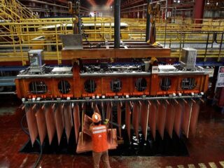 Importaciones de cobre de China aumentan en octubre por segundo mes
