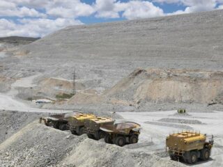 Las Bambas: MMG señala que corredor minero en Perú sigue bloqueado
