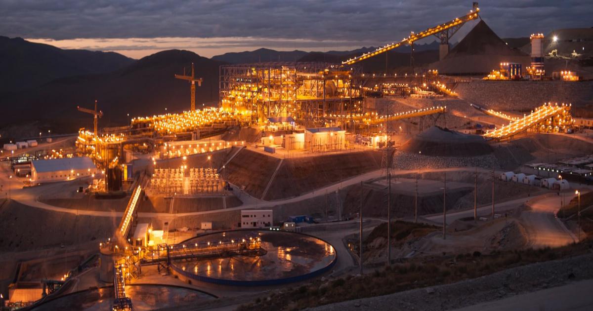 Mina Las Bambas en Perú cierra producción de cobre tras fracasar diálogo por bloqueos