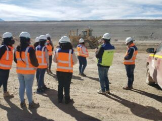 Minera El Abra capacita en 2021 a cerca de 80 personas en soldadura HDPE, operadoras de camiones CAEX y equipos móviles