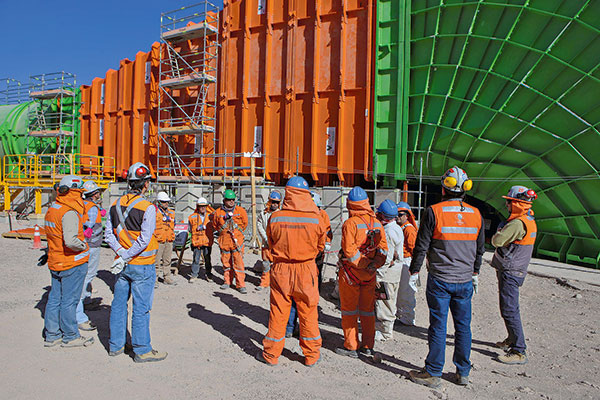 Chuquicamata: oferta inicial de Codelco no convence del todo y sindicatos seguirán en conversaciones