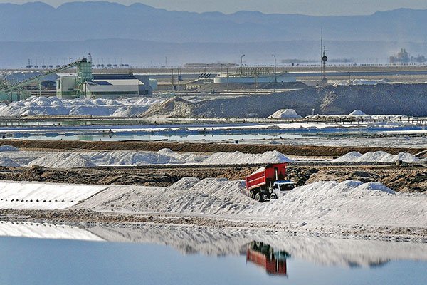 Explorador de litio Wealth Minerals apunta a inversionistas europeos para sus propiedades en Chile