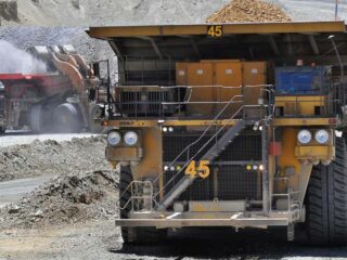 Minera del grupo Luksic reporta caída en producción de cobre por efecto de la sequía