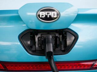 BYD se adjudica licitación para explorar, explotar y comercializar yacimientos de litio en Chile