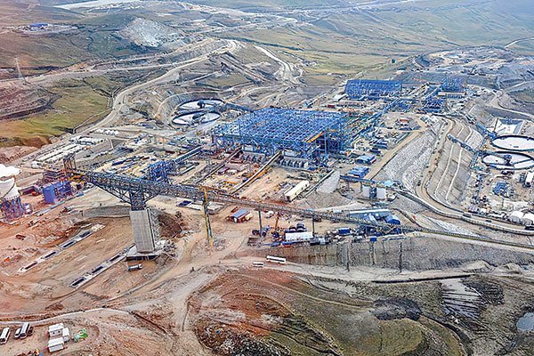 Minera Las Bambas reanuda operaciones en el sur de Perú tras bloqueos
