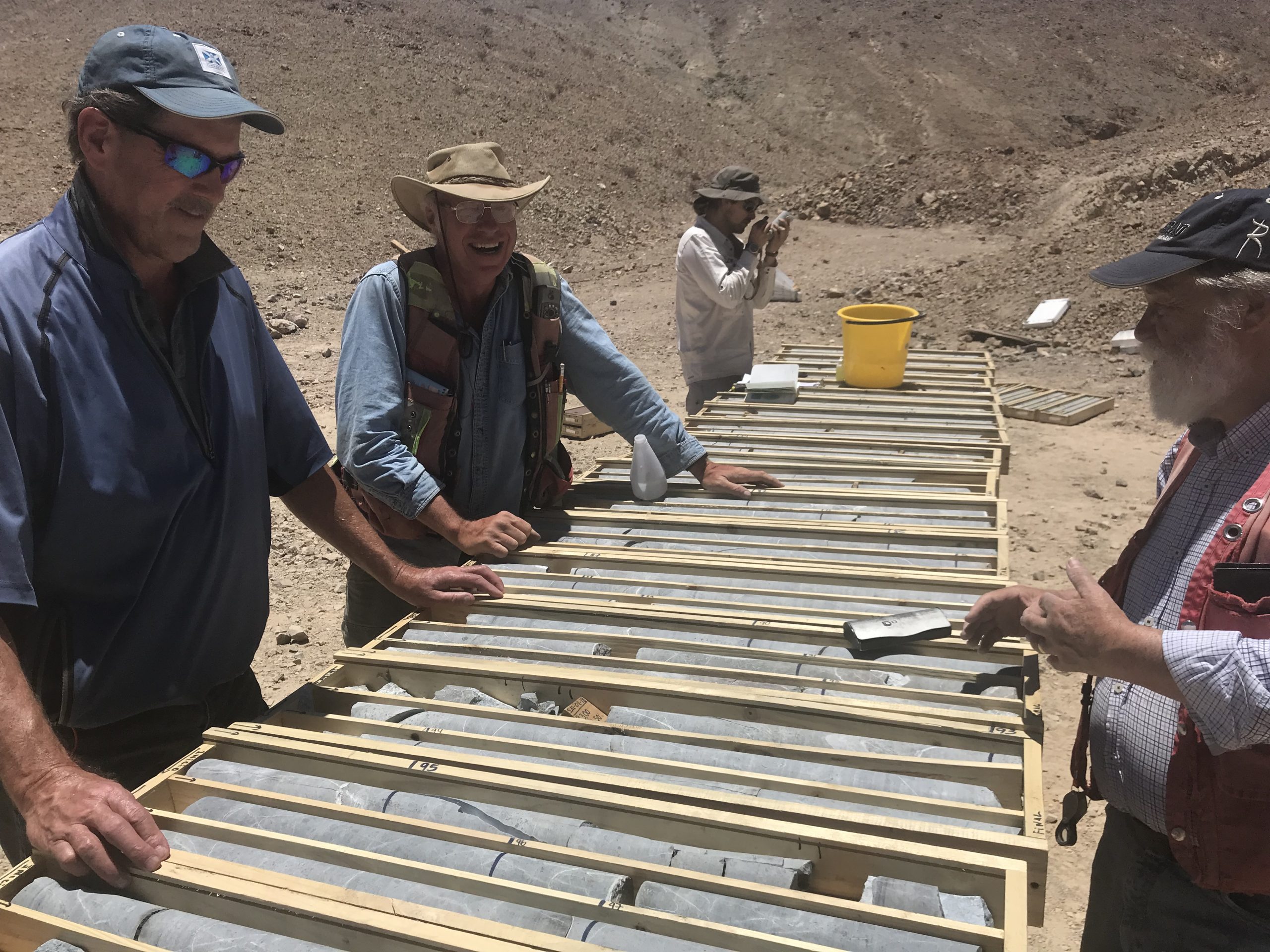 San Lorenzo Gold comienza la construcción de una plataforma de perforación diamantina y amplía la anomalía IP en la zona principal en su proyecto de pórfido de oro y cobre a gran escala Salvadora, de su propiedad al 100%