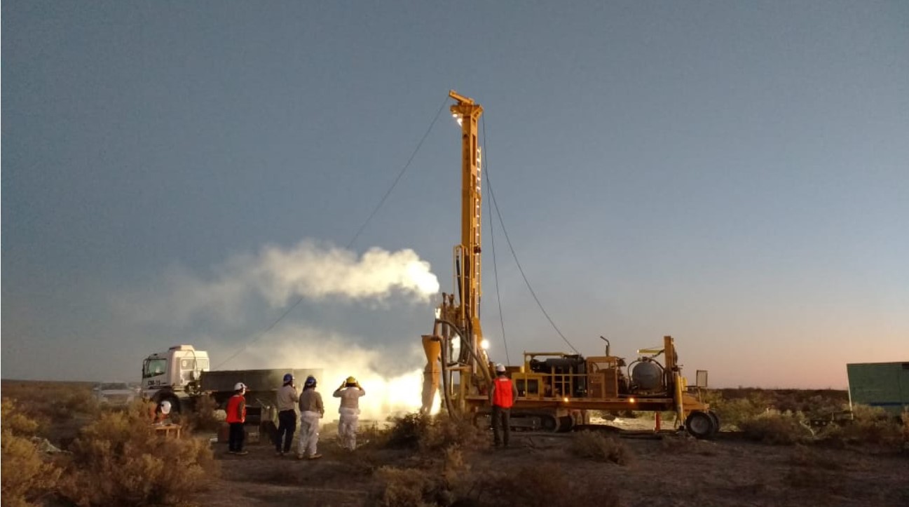 Blue Sky Uranium Descubre Uranio/Vanadio Adicional en Perforación por Fuera del Depósito Ivana, Argentina