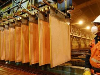Cobre cae con fuerza y promedio mensual anota su menor nivel desde marzo de 2021 ante temor por recesión global