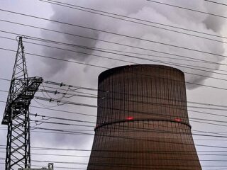 Comisión Europea presenta propuesta definitiva para considerar la energía nuclear y el gas como "verdes"