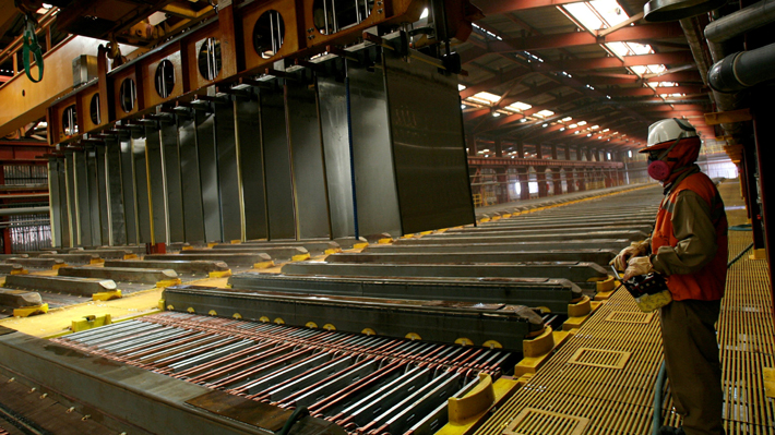 Cobre cae levemente este viernes pero cierra con potente escalada semanal de 5,5% ante efecto de invasión rusa