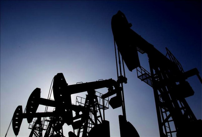 Petróleo cae con fuerza por avance de conversaciones entre Rusia y Ucrania