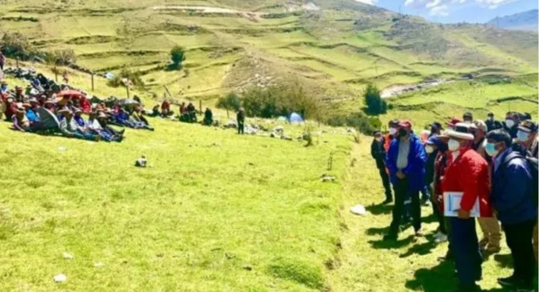 Mina de cobre Las Bambas de china MMG evalúa plan para desalojar a comunidades que protestan