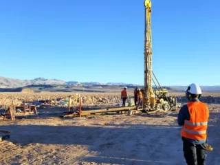 Ford quiere asegurar el abastecimiento de litio argentino