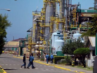 Comisión de Minería del Senado enviará oficio a Contraloría para esclarecer las razones de la alerta por desabastecimiento de Enap