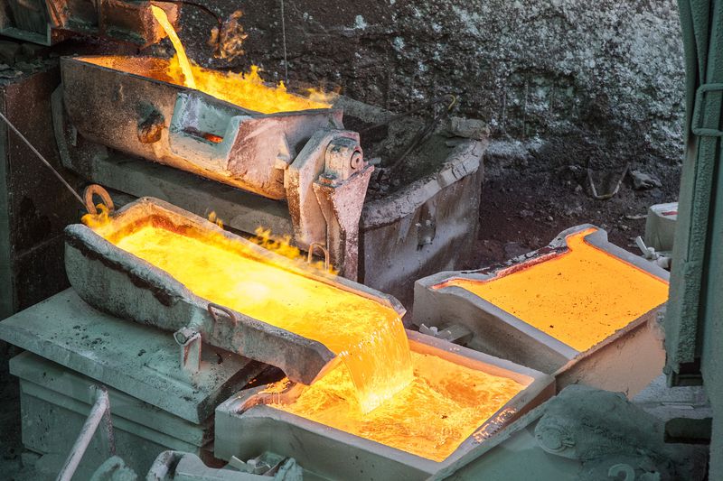 Preocupación por demanda global tumba al cobre; arrastra al aluminio y al zinc