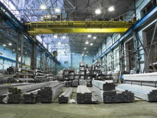 Los productores mundiales de aluminio ofrecen primas del cuarto trimestre de 115-133 USD/t