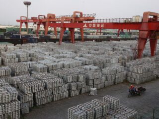 El estímulo de China aumenta el optimismo en los metales industriales