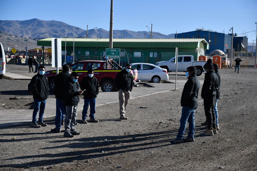 Gobierno descarta paralización de las faenas de Codelco y estima marginal efecto económico por las movilizaciones