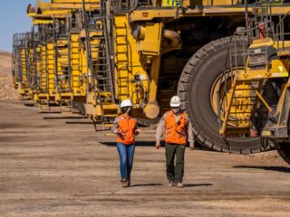 Empresa de Servicios Mineros Vial y Vives busca trabajadores para proyecto Minero Quebrada Blanca