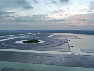 China lanza una licitación para plantas solares flotantes en alta mar de 11,25 GW