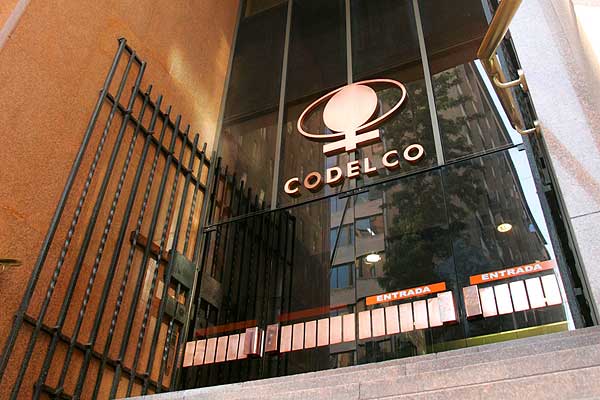 Ministra de Minería dice que decisiones de inversión "las define el directorio de Codelco" ante amenaza de paralización nacional