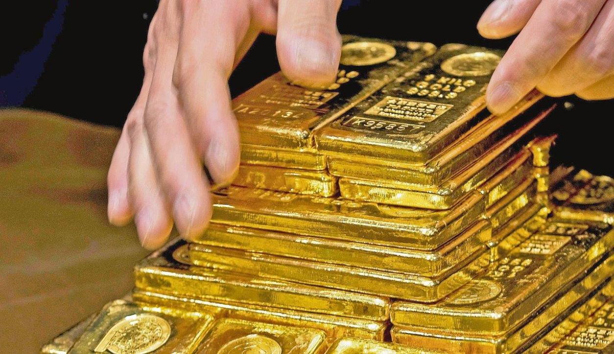 El precio del oro toca el mínimo de nueve meses cuando el dólar alcanza el máximo de dos décadas