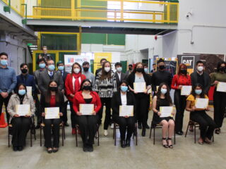 Finning certifica a estudiantes para ingresar a la industria minera